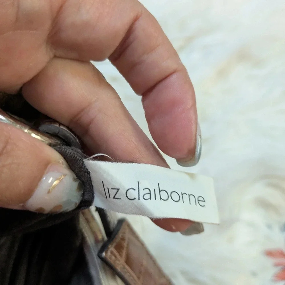 Liz Claiborne shoulder bag. Brown,Tan and hints of blue - Picture 10 of 10